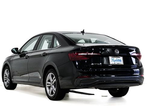 Used 2024 Volkswagen Jetta SE FWD image 7