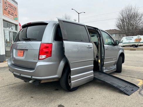 Used 2016 Dodge Grand Caravan SE w/ Quick Order Package 29E SE image 6