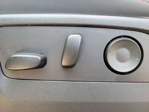 Used 2024 Chevrolet Colorado Z71 w/ Z71 Convenience Package 2 image 19