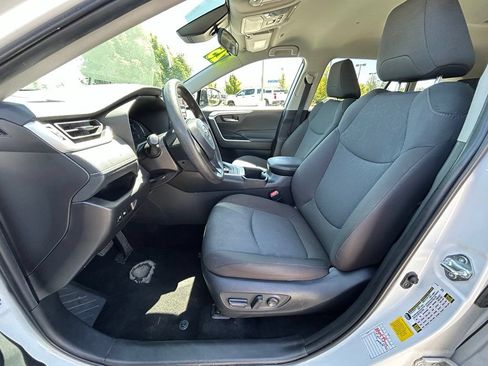 Used 2025 Toyota RAV4 XLE AWD/4WD image 11