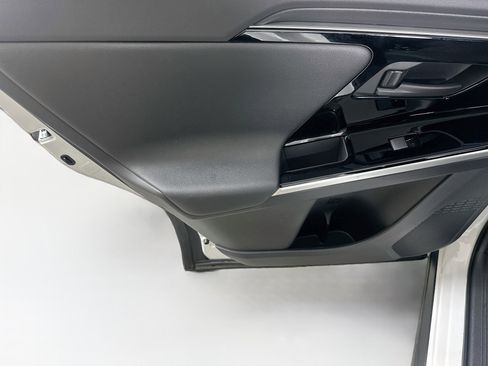 Used 2025 Toyota bZ4X FWD image 25