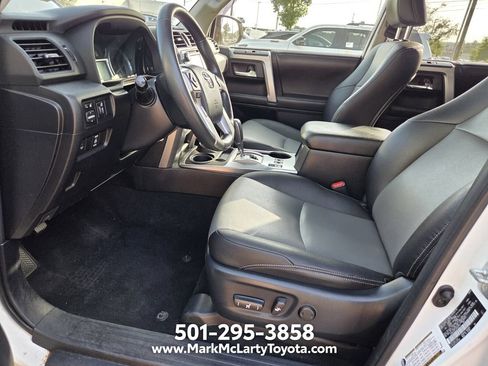 Used 2018 Toyota 4Runner SR5 Premium AWD/4WD image 8