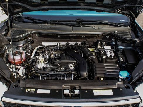 Used 2024 Volkswagen Taos SE w/ Panoramic Sunroof Package image 47