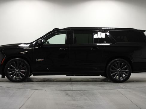 Used 2025 Cadillac Escalade ESV V image 7