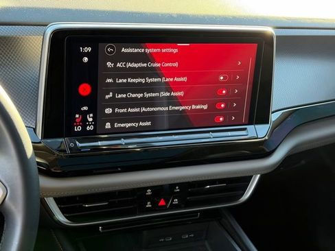 Used 2024 Volkswagen Atlas Peak Edition SE image 22