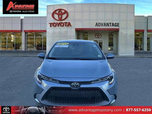 Certified 2022 Toyota Corolla LE w/ LE Convenience Package image 2