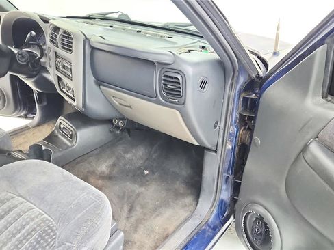 Used 2001 Chevrolet Blazer LS w/ Preferred Equipment Group image 19