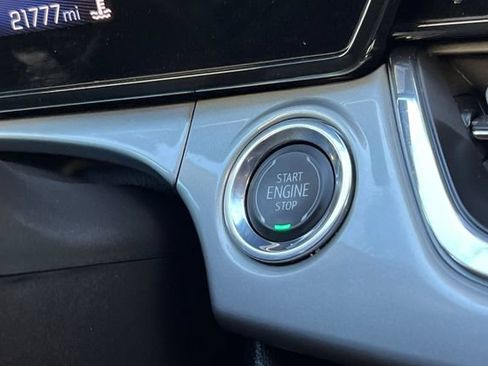 Used 2025 Chevrolet Trax LT FWD image 27