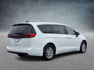 Used 2023 Chrysler Pacifica Touring-L FWD video 2