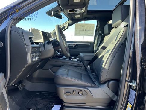 New 2026 Chevrolet Suburban RST w/ RST Capability Package AWD/4WD image 4
