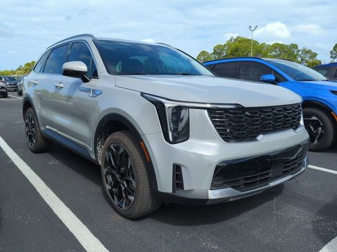 Certified 2025 Kia Sorento EX image 1