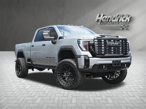 Used 2025 GMC Sierra 2500 Denali Ultimate AWD/4WD image 2