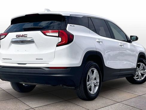 Used 2024 GMC Terrain SLE image 12