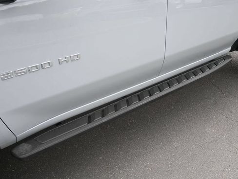 Used 2024 Chevrolet Silverado 2500 ZR2 w/ Technology Package AWD/4WD image 17