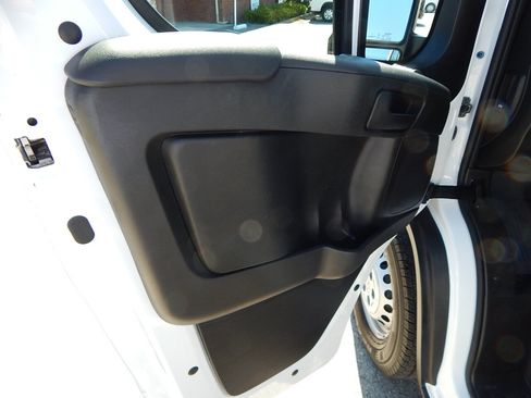 Used 2025 RAM ProMaster 2500 w/ U-Haul Equipment Group FWD image 17