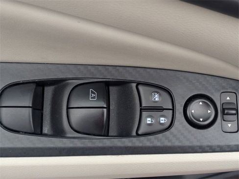 Used 2025 Nissan Altima 2.5 SV image 12