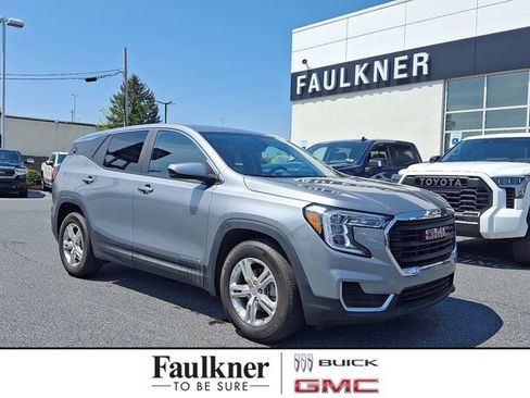 Used 2024 GMC Terrain SLE FWD image 1