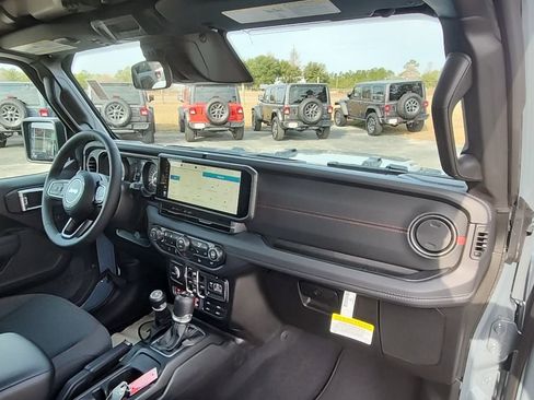 New 2026 Jeep Gladiator Rubicon w/ Steel Power Dome Hood Package AWD/4WD image 24