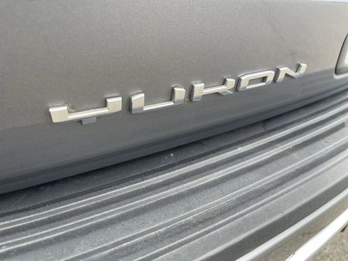 Used 2021 GMC Yukon SLT w/ SLT Premium Package image 32