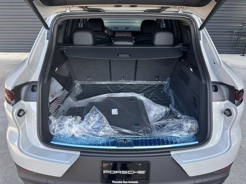 Certified 2026 Porsche Cayenne AWD/4WD image 25