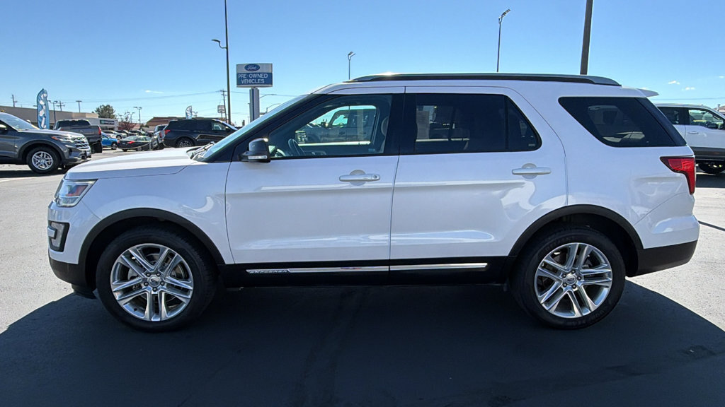 Used 2017 Ford Explorer XLT w/ Equipment Group 201A AWD/4WD image 6