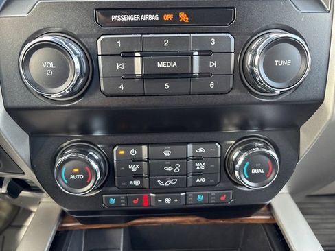 Used 2019 Ford F150 Lariat image 33