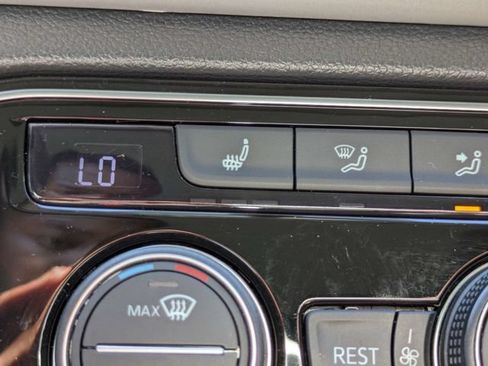 Used 2022 Volkswagen Atlas SE FWD image 23