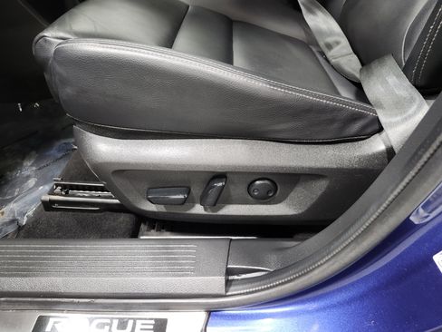 Used 2023 Nissan Rogue SL w/ SL Premium Package image 29