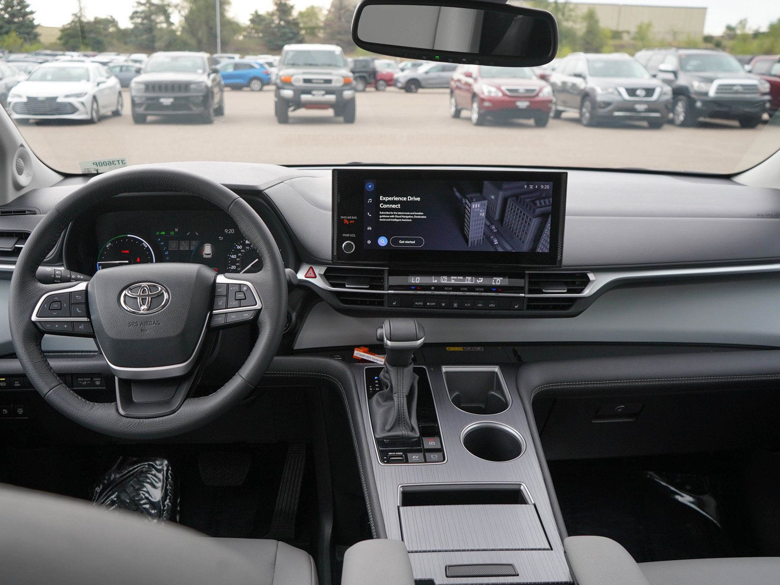 Used 2025 Toyota Sienna XLE w/ XLE Plus Package AWD/4WD image 18