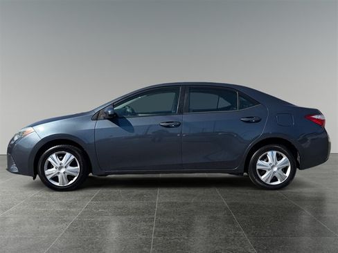 Used 2015 Toyota Corolla LE FWD image 2