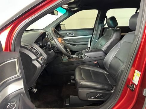Used 2016 Ford Explorer XLT w/ Equipment Group 202A image 11