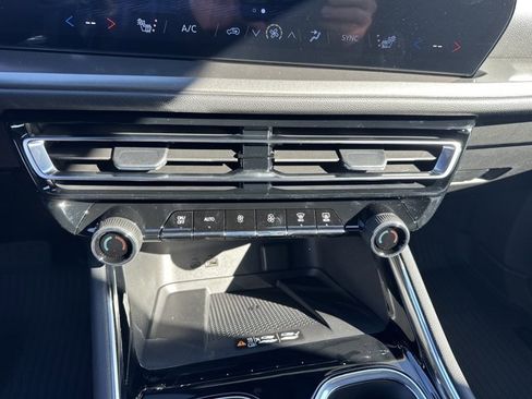 New 2026 Chevrolet Traverse LT w/ Sun and Wheel Package image 18