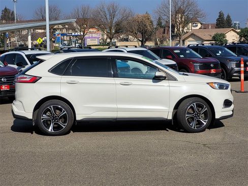 Used 2022 Ford Edge ST image 4