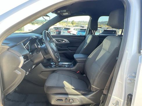 Used 2023 Chevrolet Traverse LT image 18
