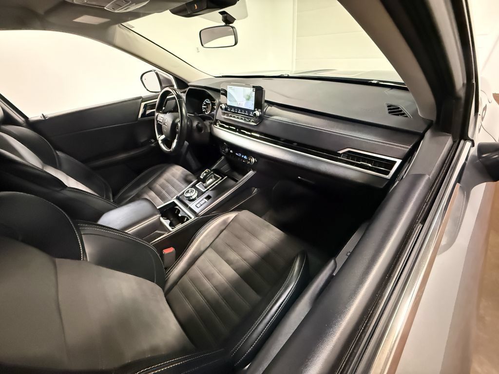 Used 2024 Mitsubishi Outlander SE AWD/4WD image 61