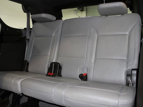 Used 2021 Chevrolet Tahoe Z71 w/ Z71 Off-Road Package image 24