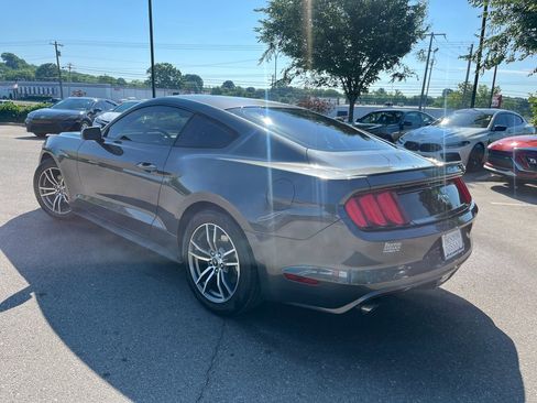 Used 2017 Ford Mustang Coupe RWD image 5