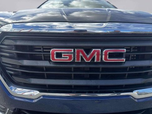 Used 2023 GMC Terrain SLE w/ Driver Convenience Package image 13