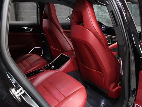 Used 2018 Porsche Panamera 4 AWD/4WD image 41