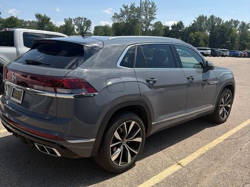 Used 2026 Volkswagen Atlas Cross Sport SEL Premium R-Line AWD/4WD image 4