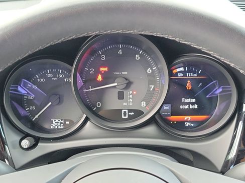 Certified 2025 Porsche Macan AWD/4WD image 36