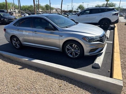 Used 2021 Volkswagen Jetta R-Line w/ R-Line Cold Weather Package FWD image 3