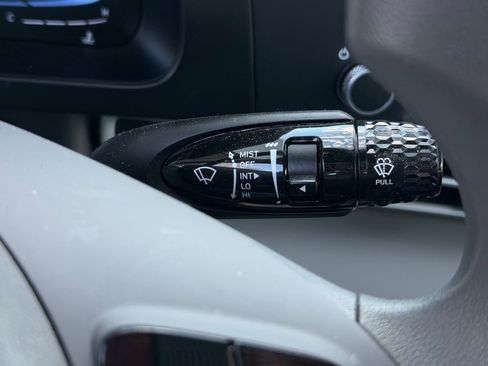 Certified 2025 Hyundai Elantra SE w/ Cargo Package image 18