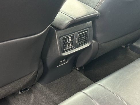 Used 2024 Toyota Venza XLE image 37