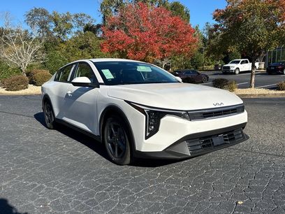 New 2025 Kia K4 LXS
