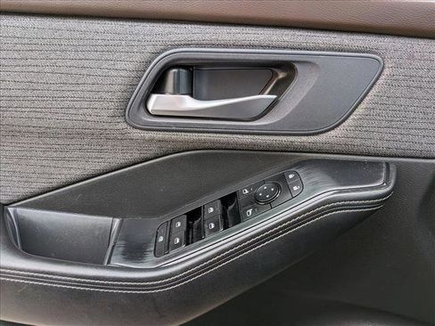 Used 2023 Nissan Rogue SV image 15