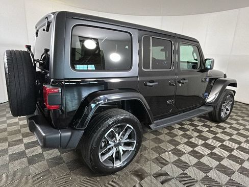 Used 2024 Jeep Wrangler Unlimited w/ Convenience Group AWD/4WD image 3