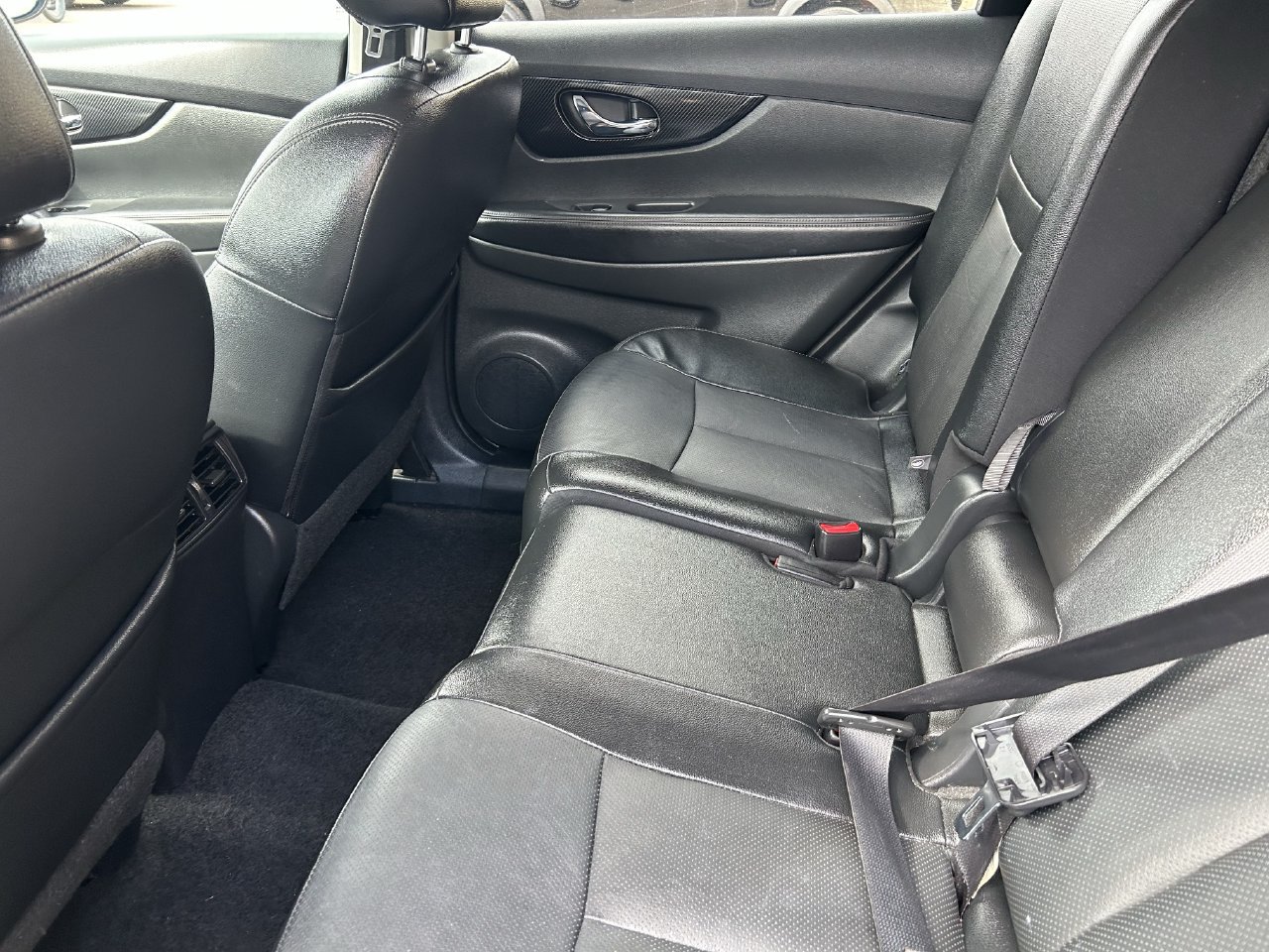 Used 2017 Nissan Rogue SL w/ SL Premium Package FWD image 11