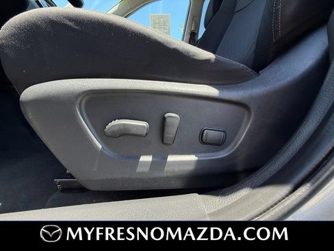 Used 2018 Nissan Rogue SV AWD/4WD image 35