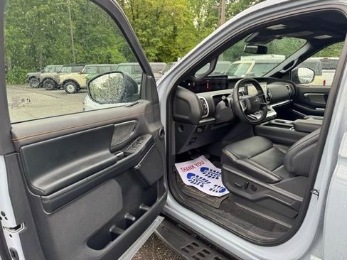 Used 2025 Ford Expedition Tremor AWD/4WD image 16
